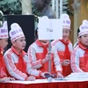 Các em học sinh thử sức với các trò chơi trong Ngày hội ViOlympic. (Ảnh: Phạm Mai/Vietnam+)