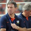 Bryan Robson trên cương vị huấn luyện viên đội tuyển Thái Lan ở AFF Cup 2010 (Nguồn: DM),