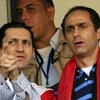 Alaa (trái) và Gamal xem một trận đấu tại cúp bóng đá châu Phi năm 2010 (Nguồn: AFP/TTXVN)