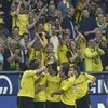 Các cổ động viên Dortmund đã cầm trên tay những chiếc Đĩa bạc tượng trưng cho chức vô địch Bundesliga (Nguồn: Reuters)