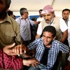 Một thành viên phe nổi dậy bị thương ở Misrata khi quân chính phủ tấn công vào đây ngày 8.6 (Nguồn: Reuters)