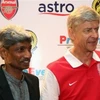 Ông Wenger và "dị nhân" Rajagopal trong cuộc họp báo ở Kuala Lumpur (Nguồn: AP)