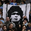 Các cổ động viên Argentina chăng biểu ngữ ủng hộ Maradona trong thời gian diễn ra Copa.