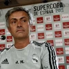Mourinho trong cuộc họp báo trước trận lượt đi Siêu Cúp (Nguồn: Reuters)