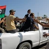Người dân Tripoli chia vui với quân nổi dậy (Nguồn: AP)