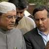 Ông Haqqani (phải) và Tổng thống Pakistan Asif Zardari (Nguồn:AP)