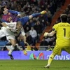 "Messi đã đâm hai nhát dao găm vào hàng phòng thủ của Madrid" (Nguồn: AP)