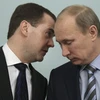 Tổng thống đương nhiệm Dimitry Medvedev và Thủ tướng Vladimir Putin (Nguồn: Reuters)