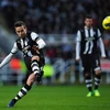 Cabaye thực hiện cú sút phạt nâng tỷ số lên 2-0 (Nguồn: AFP/Getty Images)