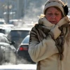 Một người đi trong gia lạnh khi nhiệt độ xuống tới âm 20 độ C ở Kive, Ukraine (Nguồn: CNN)