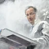 Ông Hollande bị ném bột khi đang phát biểu (Nguồn: AFP)