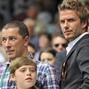 David Beckham và con trai (Nguồn: iTV)