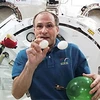 Kỹ sư NASA Don Pettit giới thiệu Angry Birds Space (Nguồn: CNET)