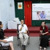 Các bệnh nhân chia sẻ về lợi ích của máy (Nguồn: Vietnam+)