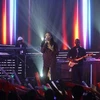 Monica trình bày bản hit "The boy is mine" tại Hà Nội