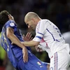 Zidane thực hiện cú thiết đầu công vào ngực Materazzi ở trận chung kết World Cup 2006 (Nguồn: AFP)