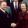 Margaret Thatcher là nhà lãnh đạo phương Tây đầu tiên bắt tay nhà lãnh đạo Liên Xô Mikhail Gorbachev (Nguồn: Rex Feature)