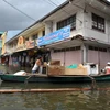 Cảnh ngập lụt ở Santa Cruz, tỉnh Laguna, phía nam Manila, Philippines ngày 4/10 , một tuần sau khi cơn bão Ketsana tràn qua.(Ảnh: AFP-TTXVN). 