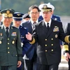 Chủ tịch Tham mưu trưởng liên quân Hàn Quốc Lee Sang- eui và Đô đốc Michael Mullen trao đổi trước cuộc họp Ủy ban quân sự. (Ảnh: daylife.com)