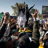 Sinh viên tại Kabul tổ chức tuần hành, biểu tình phản đối binh sĩ Mỹ đốt kinh Coran. (Ảnh: AP)