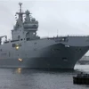 Tàu "Mistral" - chiếc tàu nổi tiếng thế giới chở máy bay trực thăng của Pháp. (Ảnh: AP)