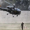 Quân đội Pakistan khởi động máy bay chuẩn bị cho cuộc không kích. (Ảnh: Reuters)