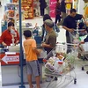 Người tiêu dùng tại một trung tâm mua sắm ở Đài Bắc