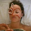 Massage bằng rắn. (Nguồn: xinhua.com)