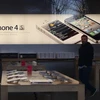 iPhone 4S được bán tại một cửa hàng của Apple. (Nguồn: Getty Images)