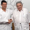 Tổng thống Uruguay Jose Mujica và người đồng cấp Mexico Pena Nieto. (Nguồn: AP)