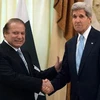 Thủ tướng Pakistan Nawaz Sharif (trái) và Ngoại trưởng Mỹ John Kerry. (Nguồn: AFP/TTXVN)