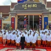 Quốc vương Norodom Sihamoni và 68 Nghị sỹ CPP trước trụ sở Quốc hội Campuchia. (Ảnh: Trần Chí Hùng/Vietnam+)