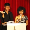 Lễ trao giải 2010 MC Lê Hoàng và Thùy Minh đã gây ấn tượng bằng lối dẫn dí dỏm, bình luận bất ngờ, hài hước. (Ảnh: Internet)