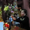 Phó chủ tịch nước Nguyễn Thị Doan dâng hương tại Đền thờ Quốc Mẫu Tây Thiên. (Ảnh: Nguyễn Anh/VN+)