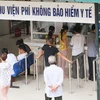 Chờ đóng viện phí tại Bệnh viện Việt Đức Ảnh: Ngọc Dung-NLD