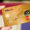Khách hàng có thể sử dụng thẻ ghi nợ VIB để mua vé máy bay của Vietnam Airlines qua mạng. 