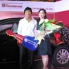 Ông Nguyễn Văn Lành, khách hàng may mắn lên nhận giải. (Nguồn: Agribank).