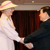 Chủ tịch nước Nguyễn Minh Triết tiễn Nữ hoàng Đan Mạch Margrethe Đệ nhị và Phu quân. (Ảnh: Nguyễn Khang/TTXVN)