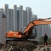 Tại công trường xây dựng tòa nhà mới ở thành phố Thượng Hải, ngày 13/1/2009. (Ảnh: EPA/TTXVN)