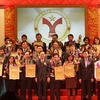 Các doanh nghiệp nhận giải Thương hiệu mạnh Việt Nam 2009. (Ảnh: Trần Việt/TTXVN)