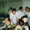 Ông Tô Huy Rứa thăm nhà ăn tại khu ký túc xá dành cho công nhân của Công ty Formosa, Đồng Nai. (Ảnh: dongnai.gov.vn)