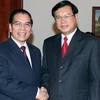 Tổng Bí thư Nông Đức Mạnh và Thủ tướng chính phủ Lào Bouasone Bouphavanh. (Ảnh: Đinh Xuân Tuân/TTXVN)