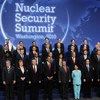 Tổng thống Mỹ Barack Obama (giữa) và các đại biểu chụp ảnh tại hội nghị. (Ảnh: AFP/TTXVN)