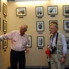 Các phóng viên quốc tế thăm Bảo tàng chứng tích chiến tranh, quận 3, TP.HCM. (Ảnh: Hoàng Hải/TTXVN)