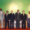 Thứ trưởng Bộ Ngoại giao Phạm Bình Minh cùng các Đại sứ các nước châu Phi tại lễ kỷ niệm. (Ảnh: Doãn Tấn/TTXVN)
