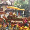 Cung nghinh Xá lợi Phật khai mạc Đại lễ Phật đản 2010. (Ảnh: Nguyễn Dân/TTXVN)