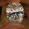 Viên kim cương trắng nặng 118,28 carat được trưng bày tại phòng đấu giá của Sotheby tại Hong Kong. (Ảnh: AP)