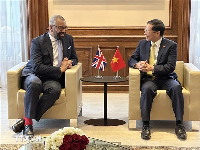 越南積極促進與英國、香港、立陶宛的合作