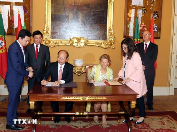 ベトナムとポルトガル、政治協議メカニズム設立の覚書に署名