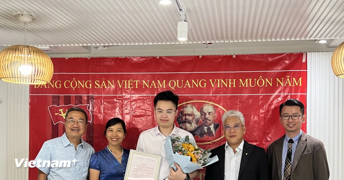 首位越南學生在香港入黨